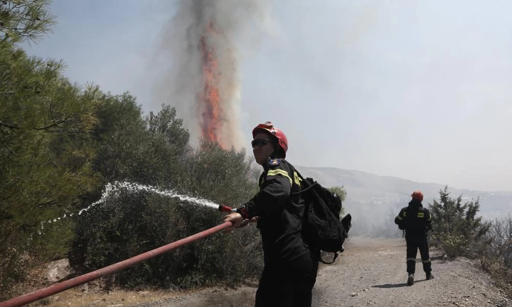 Φωτιά τώρα στη Λαυρεωτική - Κατακαίει δασική έκταση